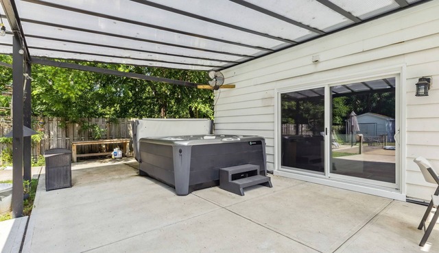 Family-Friendly 3BR Retreat with Pool, Hot Tub & Spacious Yard