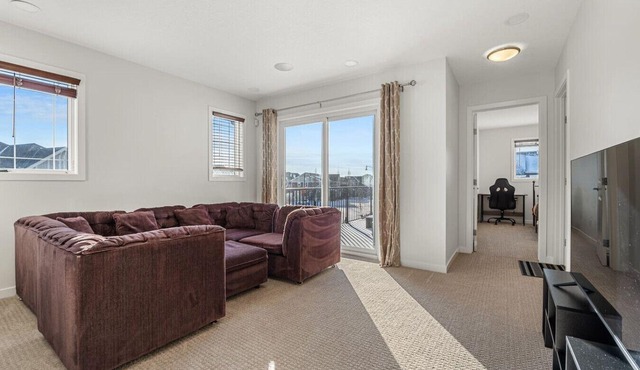 Family-Friendly 3BR: Rockies Fun & Cochrane Charm