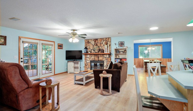 Family friendly 3BR 2.5BA home near Sandy River