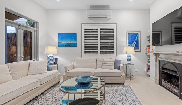 Family-Friendly 3BR with Pool Near Brisbane