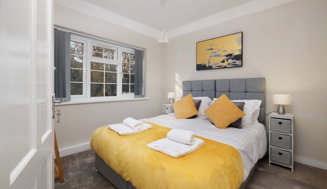 Family-Friendly 4-Bed near Parks & Transport Links