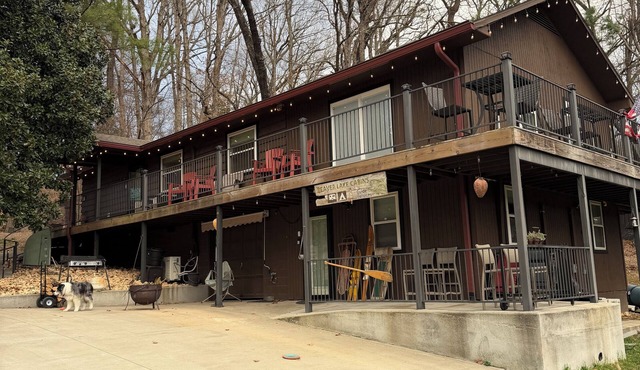 Family-Friendly 4 Bedroom home with Lake Access - w/Kayaks/SUP's/Water Mat