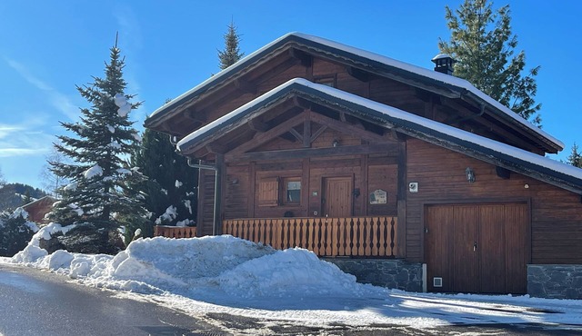 Family-Friendly 4-Bed Chalet in Les Gets with Mountain Views & Easy Lift Access