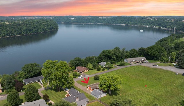 Family friendly 4-bedroom home with room for multiple boat trailers in Somerset