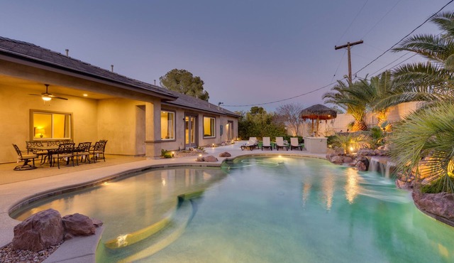 Family Friendly 4000 Sq Ft 5 Bed 5.5 Bath, With Pool And Spa, 3 Miles To Strip