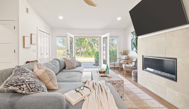 Family-Friendly 4BR Near Beach & Downtown