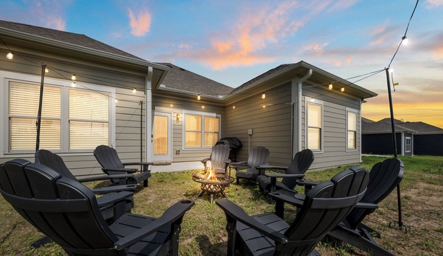 Family-Friendly 4BR Home - Game Room, Fire Pit & Backyard Fun