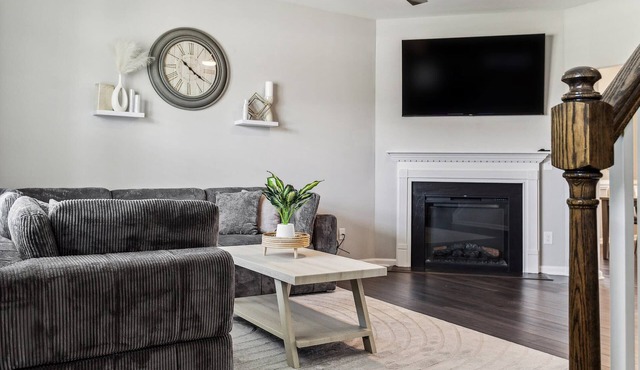 Family-Friendly 4BR Home with BBQ & Free Parking