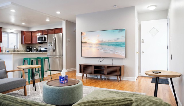 Family-Friendly 4BR Skokie Home - Garage