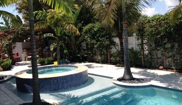 Family-Friendly 4BR Beach Retreat with Pool & Putting Green – Walk to Beach