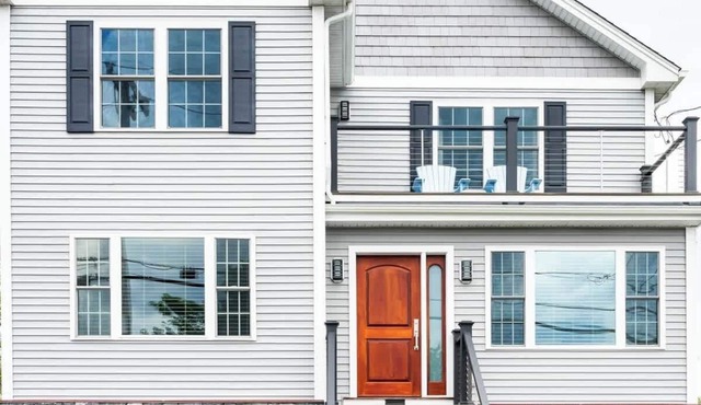 Family-Friendly 4BR, Near Newport, Walk to Beach