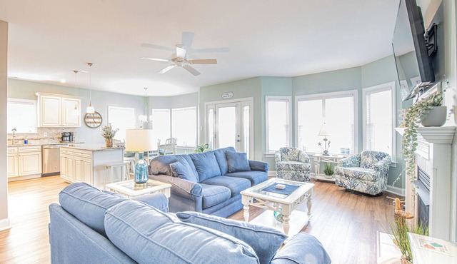 Family-Friendly 4BR/2.5BA, sleeps 10 - Perfect Escape for Family Linens Included