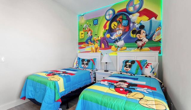 Family-Friendly 4BR Villa with Pool, Games Room, Minutes from Disney