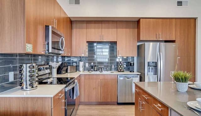 Family Friendly - 4th Story w Elevator - King Beds