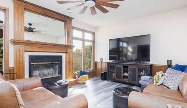 Family Friendly 5 BR Home with Hot Tub & Game Room