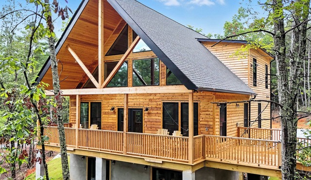 Family-Friendly 5BR Cabin - Near Pisgah National Forest & Brown Mtn OHV Trails