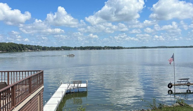 Family-Friendly 5BR Lakefront Cabin Near Madison WI Sleeps the Whole Crew