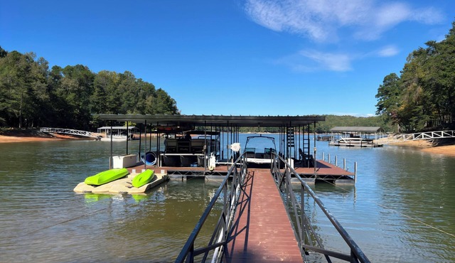 Family-Friendly 5BR Lake Hartwell Lakefront Getaway with Dock