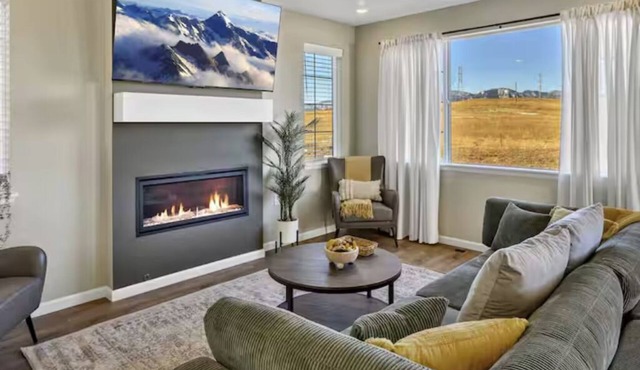 Family Friendly 5BR Mountain Views & Game Room with AC