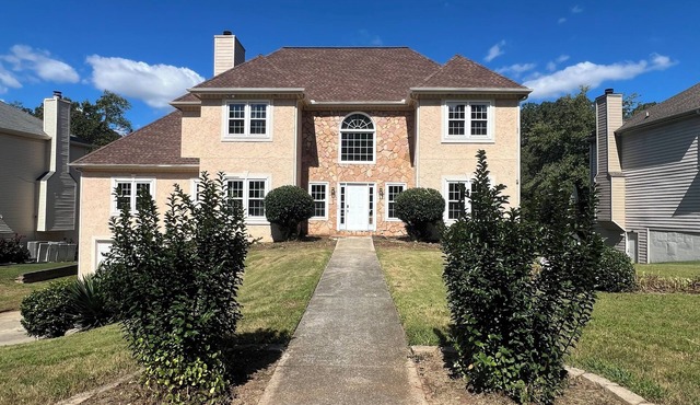 Family-Friendly 6-Bedroom Lakefront Retreat with Hot Tub & Game Room