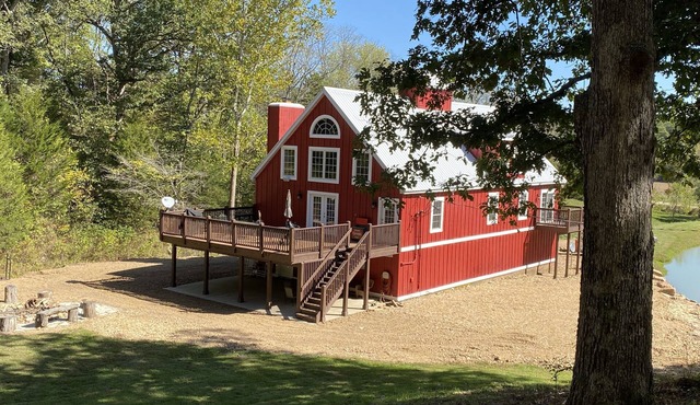 🌞Family Friendly 6 Bedroom Lodge.Restored Barn140 acres 3 Lakes.Miles of Trails!