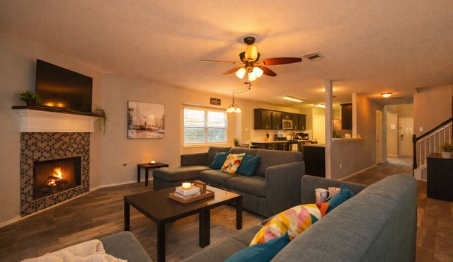 Family-Friendly 6BR Retreat w/Pool in Houston