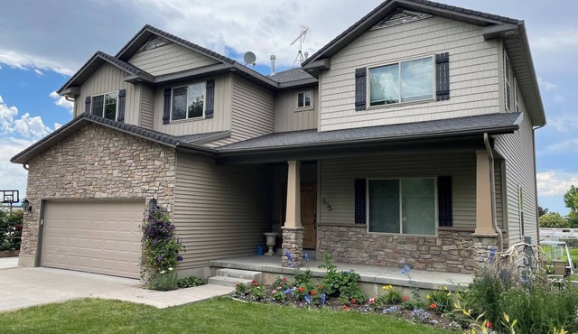 Family friendly 7 bedroom 4.5 bath