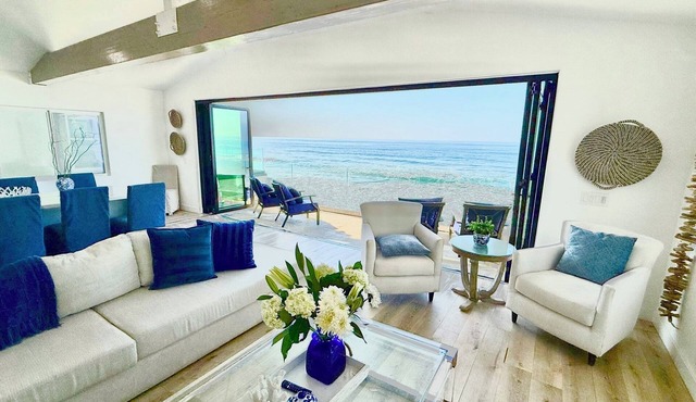 Family Friendly, 8 Br Beachfront House, Fire Ring in Sand, Walk to Restaurants