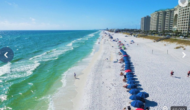 Family-Friendly and Beautifully Upgraded Villa Steps from Beach, pool & lake!