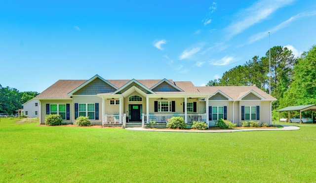 Family-Friendly Abbeville Home w/Fire Pit & Games