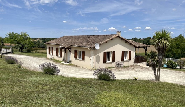 Family Friendly Accommodation With Private Heated Pool and Lovely Views