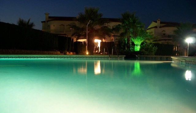 Family friendly air-conditioned, luxury class holiday house with pool for rent