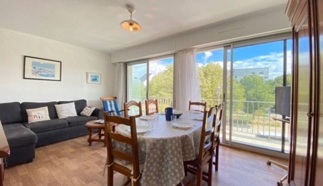 Family-Friendly Apartment in Central La Baule, Near Shops and Beach, with Parking