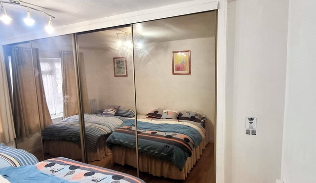 Family friendly apartment Barking London close to tube/train station airport