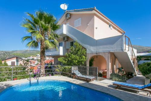 Family-friendly apartments with swimming pool Seget Vranjica, Trogir - 14409