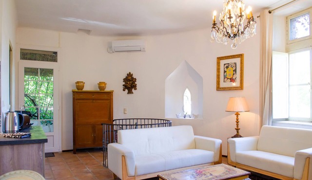 Family-friendly apartment in an estate near Pézenas