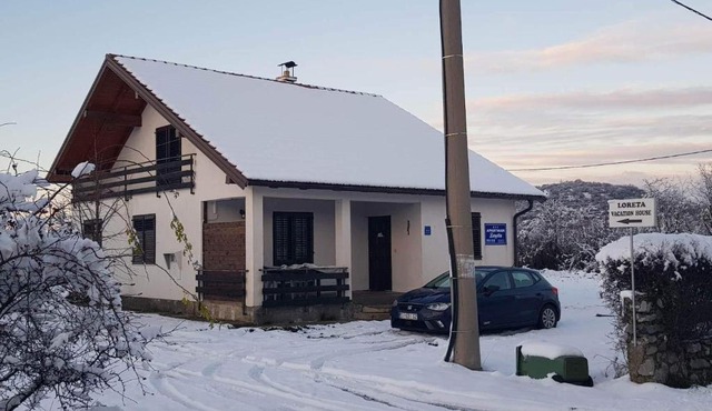 Family-friendly apartments with swimming pool Lovinac, Velebit - 21748