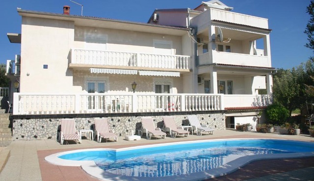 Family-friendly apartments with swimming pool Barbat, Rab - 4951