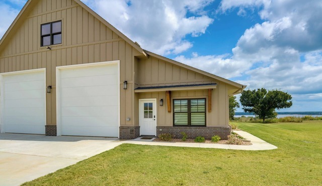 Family-Friendly Apt w/Lake Views in Ponca City!