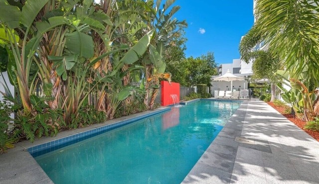 Family-Friendly 4B Apartment-Pool Gym Park Views