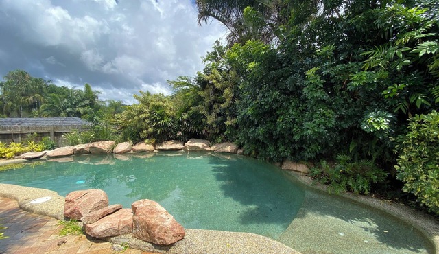 Family friendly house with pool and garden. Pet friendly.