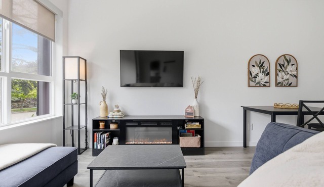 Family-friendly Ballard Townhouse with Rooftop & Workspace Near Zoo, Breweries