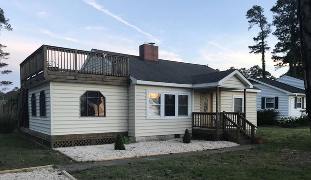 Family-Friendly Bay View Home With Private Beach