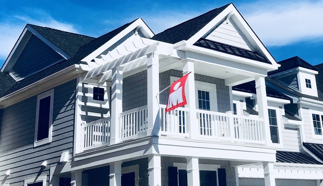 Family friendly Bayside Villa that sleeps 17 on pond