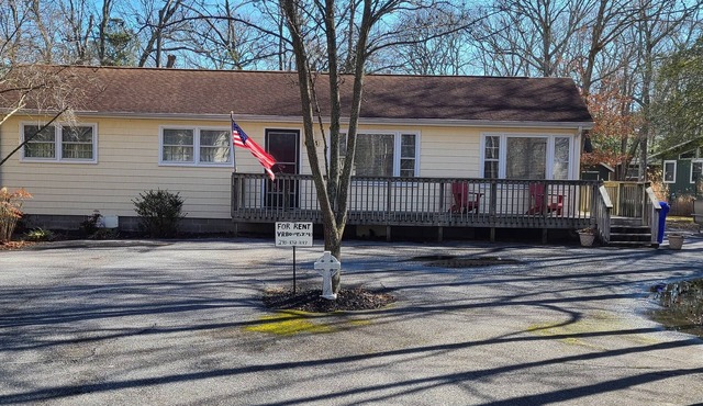 Family friendly beach cottage close to the beach.