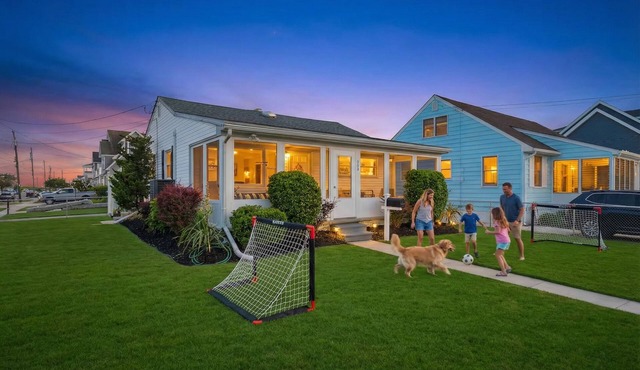 Family-Friendly Beach Home - Steps to Beach & Bay - Porch, Yard, Garage