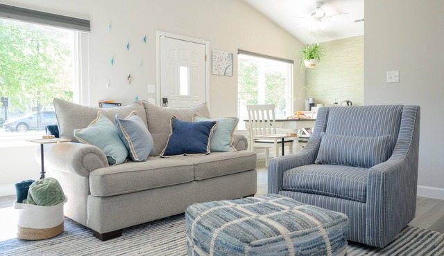 Family Friendly Beach Bungalow 2 blocks to beach, minutes from Hampton U & LAFB