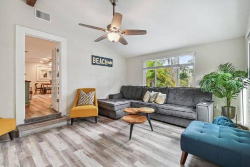 Family Friendly Beach Escape - Modern Retreat near Beaches - Sleeps 6 - Fast WiFi