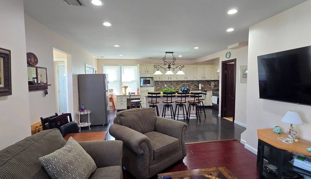 Family-Friendly Beach House Just 1 Block from the Water in Keansburg!