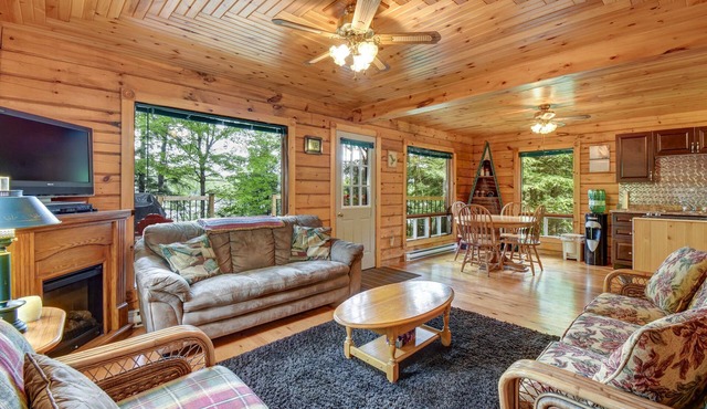 Family Friendly Beautiful Lake Front Cottage